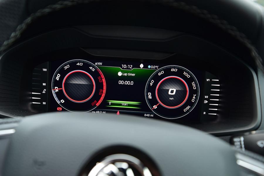 Панель приборов Skoda Karoq 4x4 Sportline 2018 года  (UK) (фото 3 из 13)